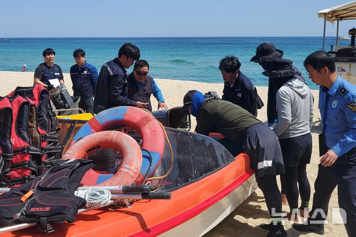 [인천=뉴시스] 수상레저 사업장 점검. (사진=해양경찰청 제공)