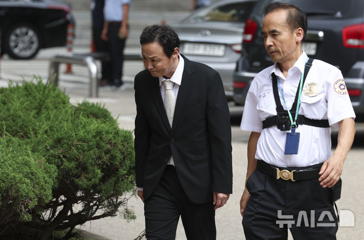 [서울=뉴시스] 이영환 기자 = 류광진 티몬 대표가 2일 오후 서울 서초구 회생법원에서 진행되는 기업회생 심문기일 출석하고 있다. 2024.08.02. 20hwan@newsis.com