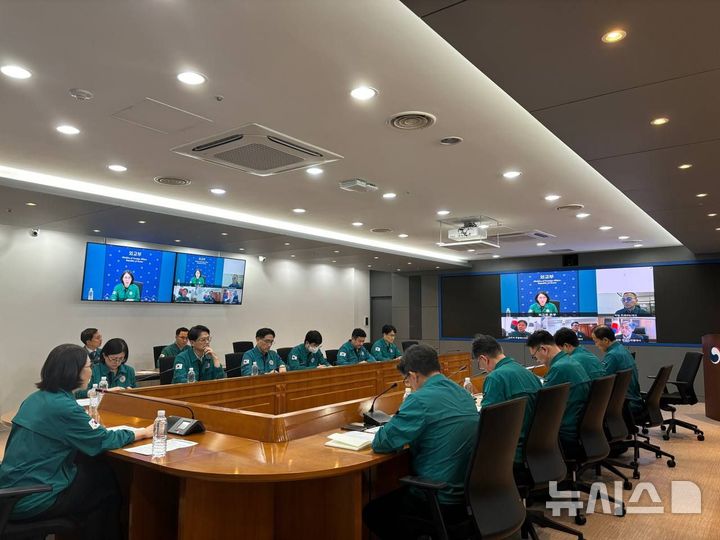 [서울=뉴시스] 외교부는 4일 오후 강인선 2차관 주재로 최근 중동 정세와 재외국민 안전 보호대책 점검을 위한 '본부·공관 합동 상황점검회의'를 개최했다. (사진= 외교부 제공)