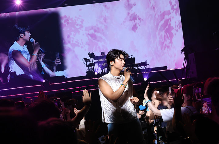 [서울=뉴시스] 데뷔 첫 단독 팬미팅을 연 장우영. (사진=JYP엔터테인먼트 제공) 2024.08.05. photo@newsis.com *재판매 및 DB 금지