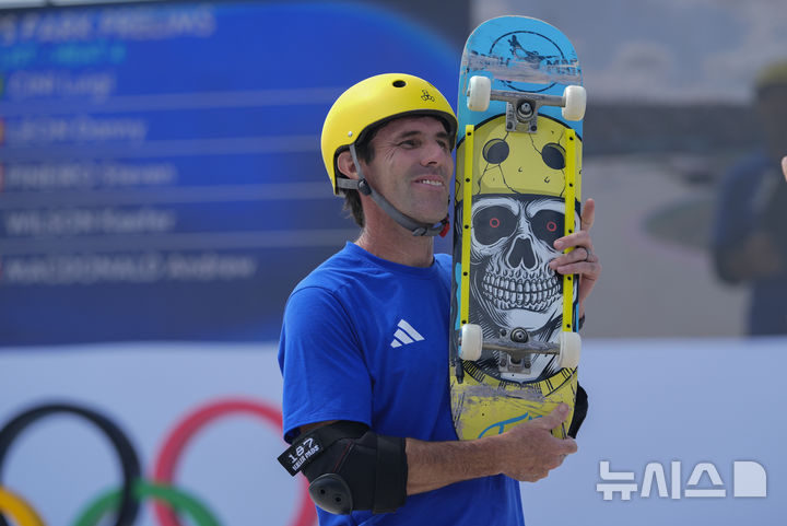 [파리=AP/뉴시스] 2024 파리 올림픽 스케이트보드 남자 파크에 출전한 앤드루 맥도널드. 2024. 8. 7.