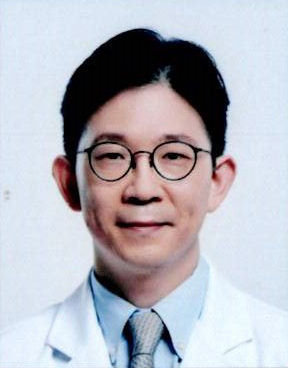 [제주=뉴시스] 제주대학교병원 안과 우수 의료진 장지웅 교수. (사진=제주대병원 제공) 2024.08.07. photo@newsis.com *재판매 및 DB 금지