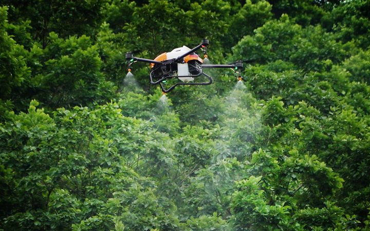 [대전=뉴시스] 드론을 이용한 방제작업.(사진=산림청 제공) *재판매 및 DB 금지