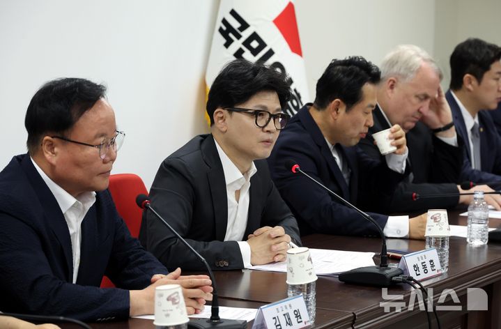 [서울=뉴시스] 조성봉 기자 = 한동훈 국민의힘 대표가 지난 8일 오전 서울 여의도 중앙당사에서 열린 최고위원회의에서 발언하고 있다. 2024.08.08. suncho21@newsis.com