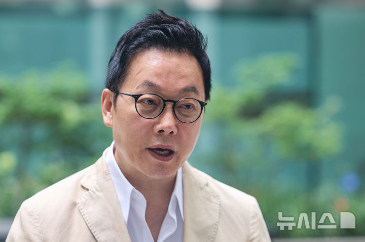 [서울=뉴시스] 권창회 기자 = 정봉주 더불어민주당 최고위원 후보가 8일 오전 서울 시내 한 빌딩에서 뉴시스와 인터뷰 하고 있다. 2024.08.08. kch0523@newsis.com