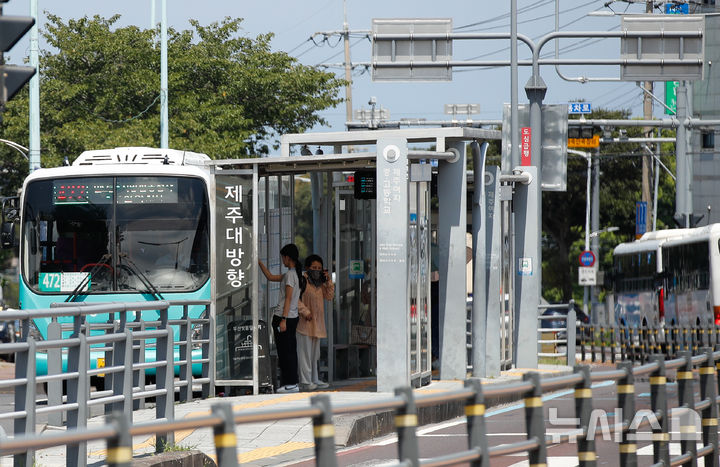 [제주=뉴시스] 우장호 기자 = 제주 시내버스. (사진=뉴시스DB) woo1223@newsis.com