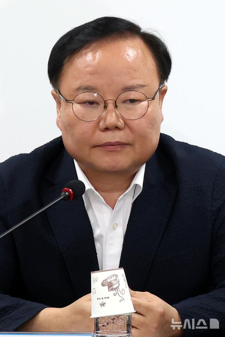 [서울=뉴시스] 조성봉 기자 = 김재원 국민의힘 최고위원이 8일 오전 서울 여의도 중앙당사에서 열린 최고위원회의에 참석하고 있다.  2024.08.08. suncho21@newsis.com