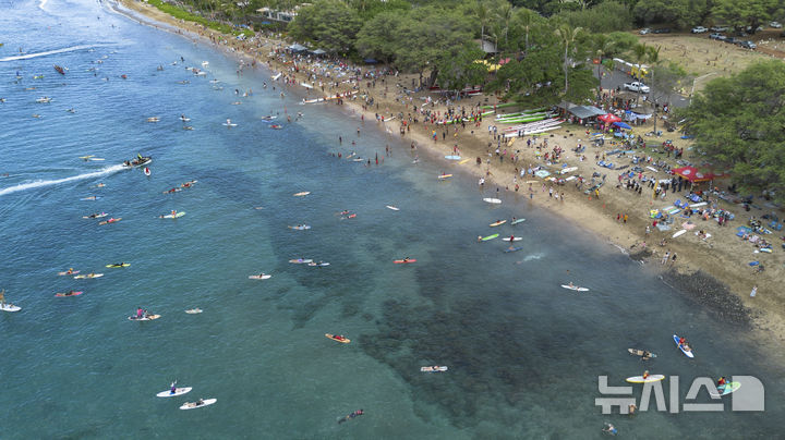 [하와이=AP/뉴시스]바다 위 카누들. 사진은 기사와 관련 없음.
