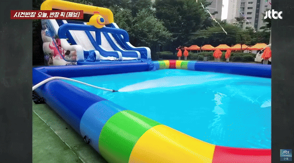 [서울=뉴시스] 서울 송파구의 한 아파트에서 열린 물놀이 행사. (사진=JTBC '사건반장') *재판매 및 DB 금지