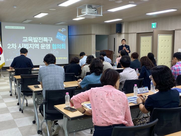 [창원=뉴시스]경남 교육발전특구 2차 시범지역 관계 기관 협의회.2024.08.11.(사진=경남교육청 제공) photo@newsis.com *재판매 및 DB 금지