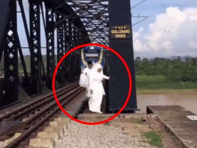 [서울=뉴시스] 최근 베르나마 통신 등 현지 매체에 따르면 말레이시아 켈란탄주 타나메라에 있는 길리마르드 다리에서 찍힌 영상이 사회관계망서비스(SNS)에서 화제가 됐다. (사진=엑스 갈무리) *재판매 및 DB 금지