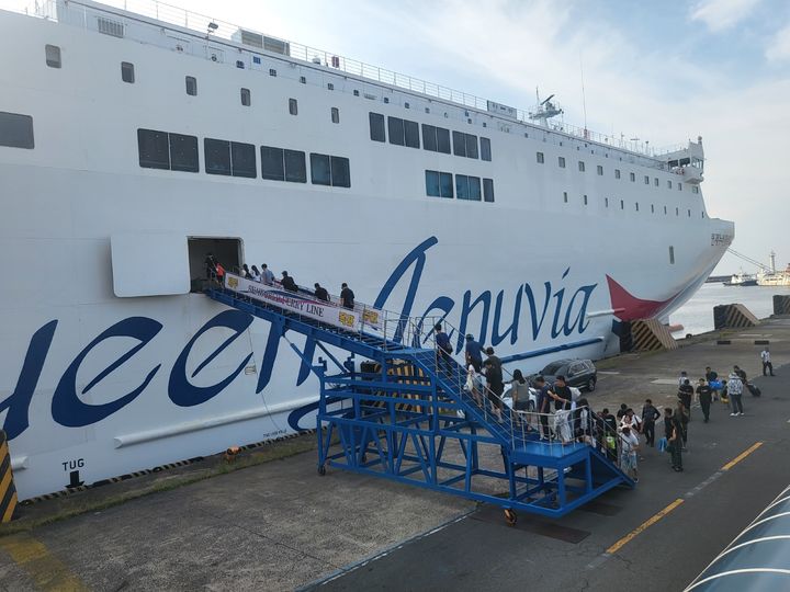 목포~제주 항로 퀸제누비아2호에 여객선 이용객들이 승선하는 모습. (사진=한국해양교통안전공단 제공) *재판매 및 DB 금지