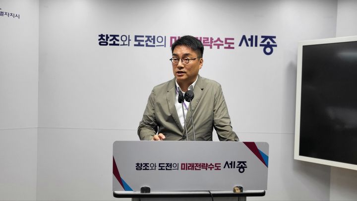 [뉴시스=세종] 질문 받는 남궁호 세종시 교통국장. 2024.08.12. ssong1007@newsis.com *재판매 및 DB 금지