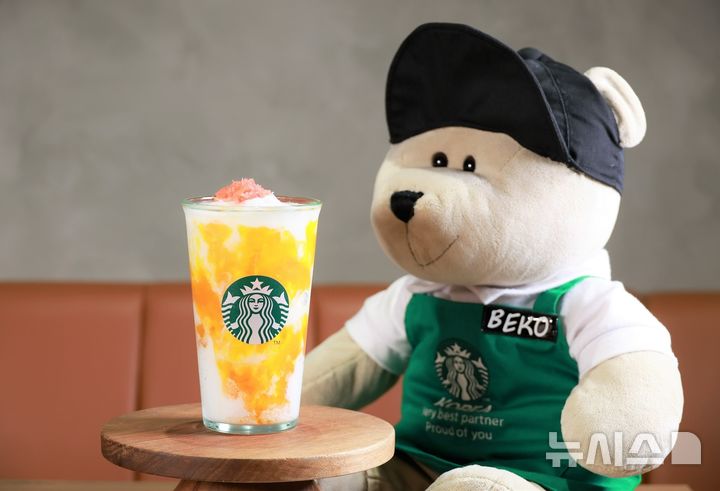 [서울=뉴시스] 스타벅스 '자몽 망고 코코 프라푸치노'. (사진= 스타벅스 코리아 제공)