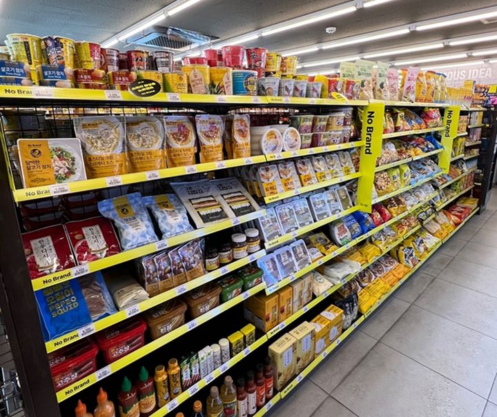 이마트24 매장 내 노브랜드 상품이 진열된 모습.(사진=이마트24 제공) *재판매 및 DB 금지