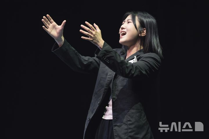[군포=뉴시스] 제2회 대한민국 국제뮤지컬콩쿠르에서 열창하는 권은정.(사진=한세대 제공). 재판매 및 DB 금지.