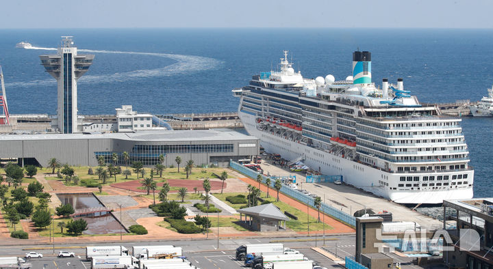 제주방문 크루즈 관광객 80만명 전망...경제효과 2133억원 - 뉴스 썸네일 이미지