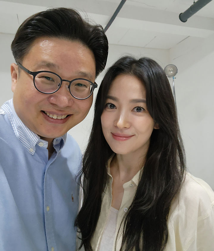 [서울=뉴시스] 서경덕 교수와 송혜교. (사진 = 서 교수 제공) 2024.08.15. photo@newsis.com *재판매 및 DB 금지