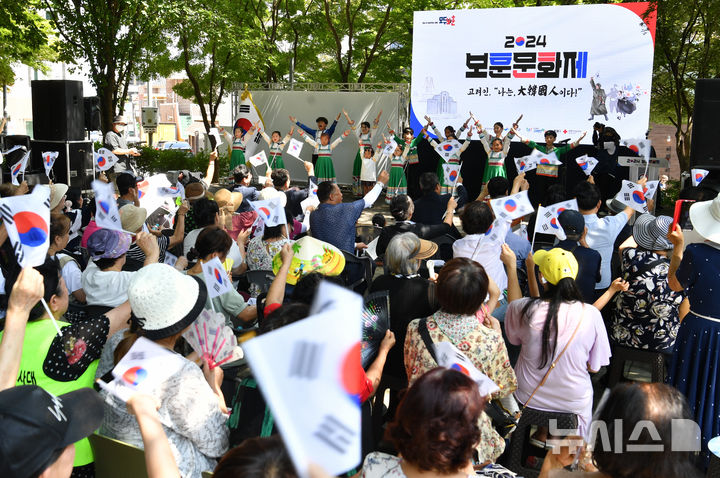 [광주=뉴시스] 변재훈 기자 = 79주년 광복절인 15일 오전 광주 광산구 월곡동 고려인마을 일대에서 '고려인, 나는 大韓國人이다' 보훈문화제가 열리고 있다. 2024.08.15. wisdom21@newsis.com