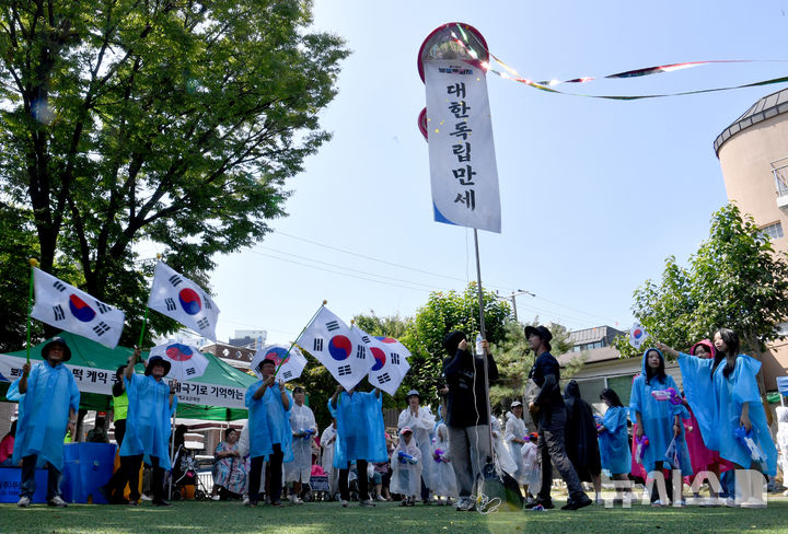 [광주=뉴시스] 변재훈 기자 = 79주년 광복절인 15일 오전 광주 광산구 월곡동 고려인마을 일대에서 열린 '고려인, 나는 大韓國人이다' 보훈문화제가 열리고 있다. 2024.08.15. wisdom21@newsis.com