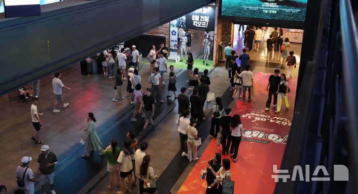 [서울=뉴시스] 김선웅 기자 = 지난해 8월 15일 서울 시내 영화관 모습. 2024.08.15. mangusta@newsis.com