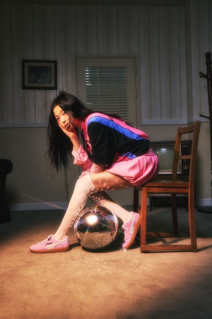 [서울=뉴시스]이랜드월드에서 운영하는 취향 기반 패션 플랫폼 '폴더(FOLDER)'가 글로벌 스포츠 브랜드 푸마(PUMA)와 협업한 '팔레르모 빈티지 핑크'를 국내 단독 출시한다고 16일 밝혔다. (사진=이랜드월드 제공) *재판매 및 DB 금지