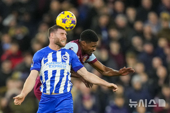 [런던=AP/뉴시스]브라이튼과 재계약한 제임스 밀너. 2024.01.02.