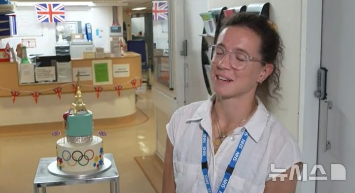 [서울=뉴시스]의사 본업으로 복귀한 파리올림픽 금메달리스트 이모젠 그랜트. (사진=데일리메일). 