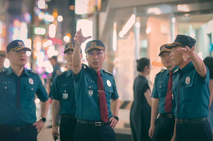 [부산=뉴시스] 16일 오후 부산 부산진구 서면일대를 둘러보고 있는 김수환 신임 부산경찰청장. (사진=부산경찰청 제공) 2024.08.17. photo@newsis.com *재판매 및 DB 금지