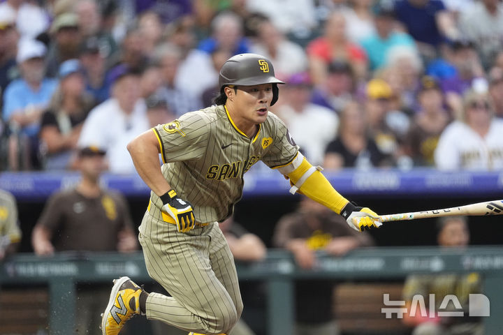 San Diego Padres' Ha-Seong Kim doubles off Colorado Rockies starting pitcher Kyle Freeland in the second inning of a baseball game Saturday, Aug. 17, 2024, in Denver. (AP Photo/David Zalubowski)