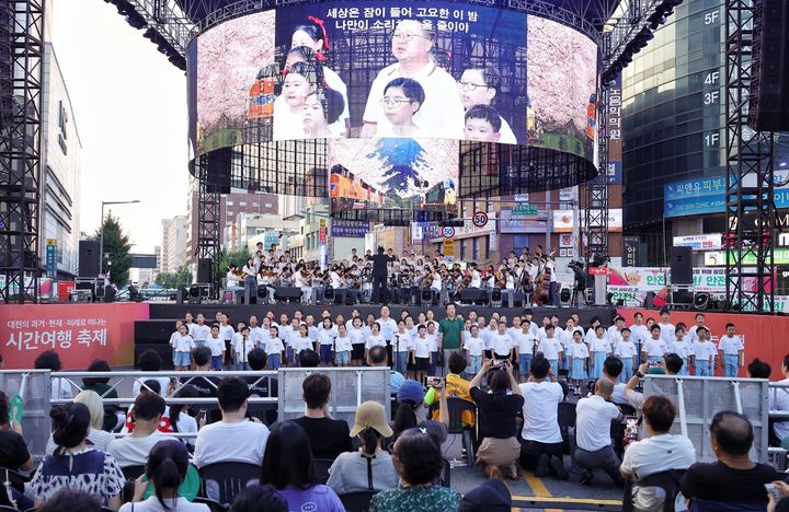 [대전=뉴시스]대전 0시 축제가 17일 시민 대합창을 끝으로 9일간의 대장정을 마무리했다. 2024. 08. 17  *재판매 및 DB 금지