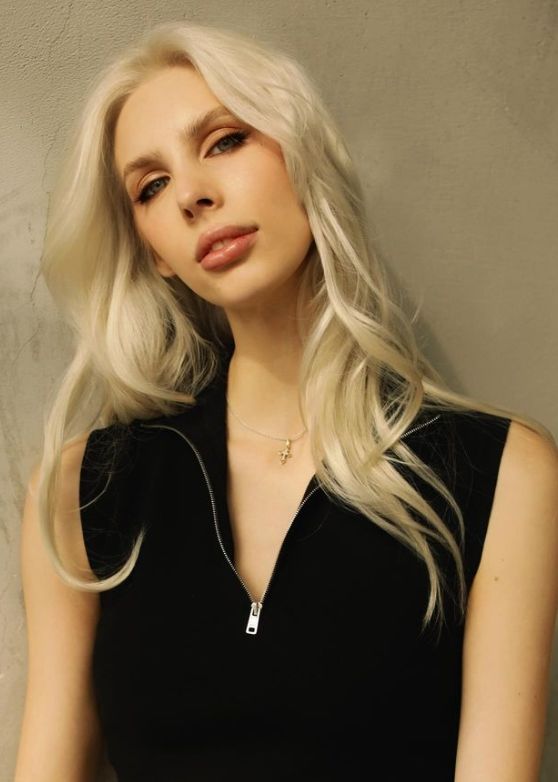 [서울=뉴시스] 2024 파리 올림픽에서 중국 대표팀을 이끌고 리듬체조 단체전에서 금메달을 획득한 러시아 체조 선수 출신 여성이 화제다. (사진=인스타그램) *재판매 및 DB 금지