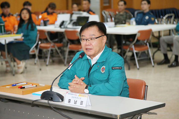 [창원=뉴시스] 강경국 기자 = 홍남표 경남 창원시장이 19일 오전 시청 시민홀에서 열린 2024년 을지연습 최초 상황보고회를 주재하고 있다. (사진=창원시청 제공). 2024.08.19. photo@newsis.com *재판매 및 DB 금지