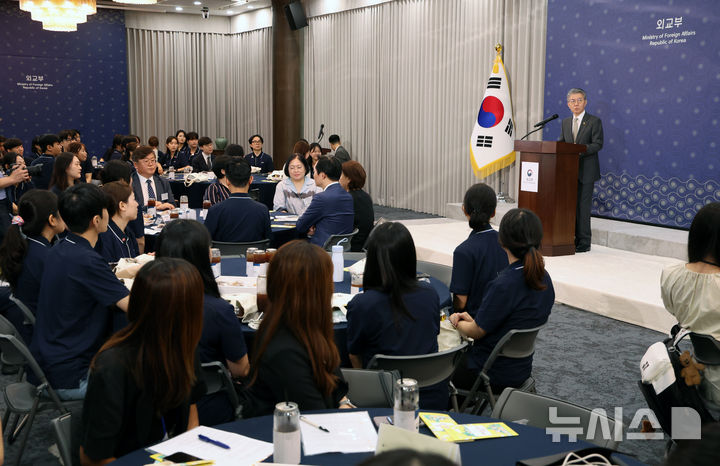 [서울=뉴시스] 배훈식 기자 = 김홍균 외교부 제1차관이 19일 오전 서울 종로구 외교부에서 한중 청년교류사업 방중 한국대표단 발대식을 하고 있다. 2024.08.19. dahora83@newsis.com