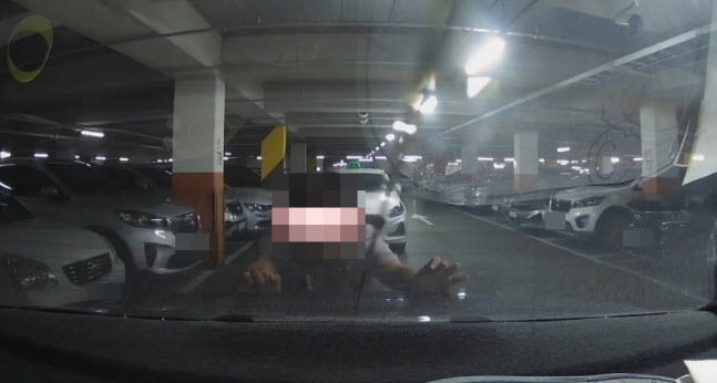 [서울=뉴시스] 20일 다수의 온라인 커뮤니티에는 '장애인 주차 구역 단속됐다'는 제목의 글이 확산하고 있다. (사진= 온라인 커뮤니티 갈무리) *재판매 및 DB 금지