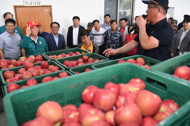 [거창=뉴시스] 거창군청 거창군 사과원협 원물 컨테이너(안동형) 경매장 개장식 *재판매 및 DB 금지 *재판매 및 DB 금지