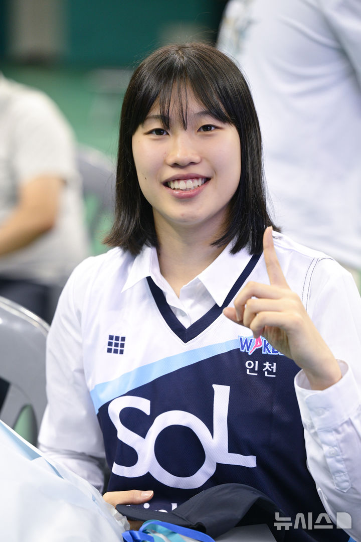 [부천=뉴시스] 2024~2025 한국여자농구연맹(WKBL) 신인선수 드래프트 전체 1순위로 인천 신한은행의 지명을 받은 홍유순. (사진=WKBL 제공) 