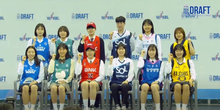 [부천=뉴시스] 2024~2025 한국여자농구연맹(WKBL) 신인선수 드래프트에서 선발된 12명의 선수들. (사진=WKBL 유튜브 '여농티비' 캡처) *재판매 및 DB 금지
