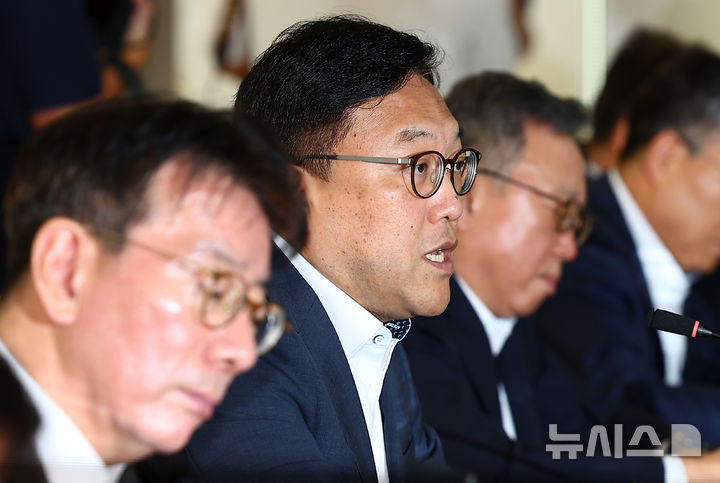 [서울=뉴시스] 김근수 기자 = 김병환 금융위원회 위원장이 20일 서울 중구 은행연합회에서 열린 은행업권 간담회에서 모두발언을 하고 있다.&nbsp; 2024.08.20. ks@newsis.com