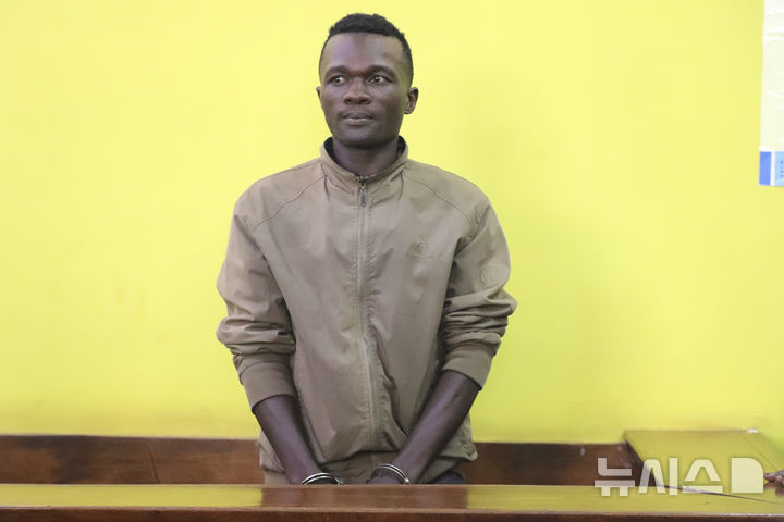 [나이로비=AP/뉴시스] 구금중 도주한 케냐 '여성 토막시신' 연쇄 살인 용의자 콜린스 주마이시 칼루샤. 2024.08.20. *재판매 및 DB 금지