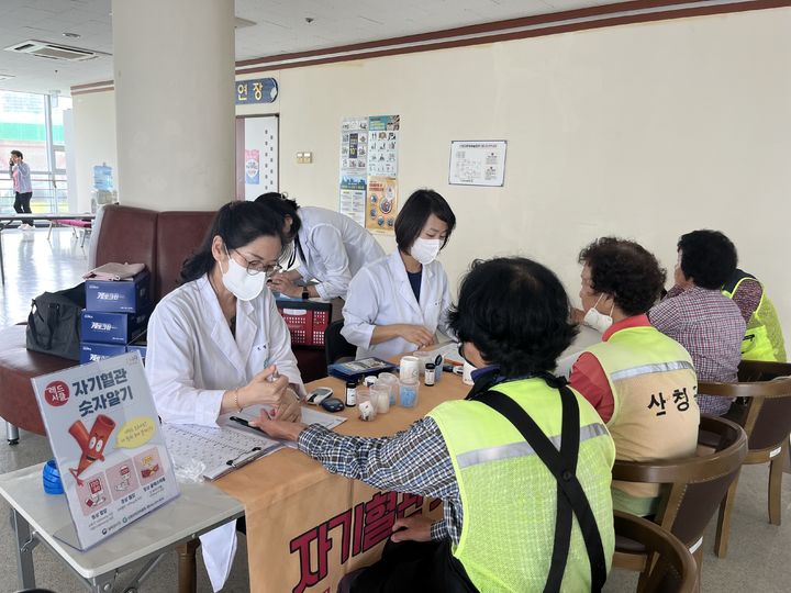 [산청=뉴시스] 산청군청 산청군 심뇌혈관질환예방 상담 *재판매 및 DB 금지 *재판매 및 DB 금지