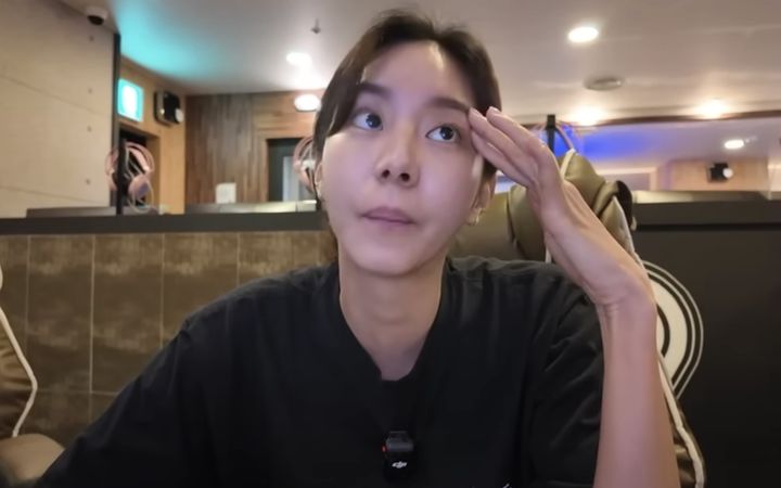 [서울=뉴시스] 유이의 유튜브 채널 '유이처럼'에 '유이ㅣ게임을 하러 왔는데 잘 먹고 갑니다 (feat. 계정해킹)ㅣPC방ㅣ고기맛집ㅣ해킹ㅣ슈게임ㅣ먹방ㅣ유이처럼'라는 제목의 영상이 올라왔다. (사진=유튜브 갈무리) *재판매 및 DB 금지