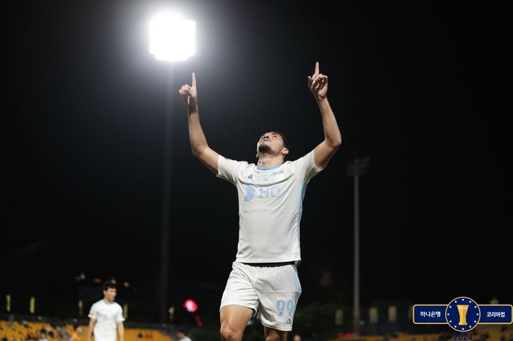 [서울=뉴시스]프로축구 울산 야고가 선제골을 넣고 세리머니를 하고 있다. (사진=대한축구협회 제공)