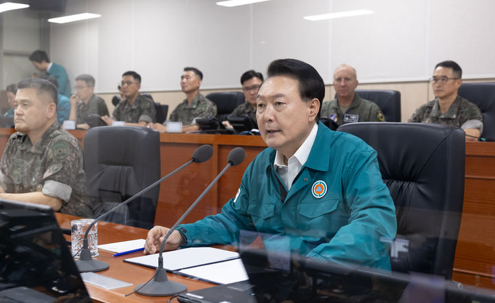 [서울=뉴시스] 조수정 기자 = 윤석열 대통령이 을지 자유의 방패(UFS, Ulchi Freedom Shield) 연습 3일 차인 21일 육군 지상작전사령부 전투작전본부 작전상황실에서 발언하고 있다. (사진=대통령실 제공) 2024.08.21. photo@newsis.com *재판매 및 DB 금지