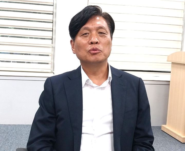 [대전=뉴시스] 조명휘 기자 = 더불어민주당 수석대변인에 임명된 조승래(대전 유성구갑) 국회의원이 22일 대전시의회 기자실에서 간담회를 열고 있다. 2022.08.22. photo@newsis.com *재판매 및 DB 금지