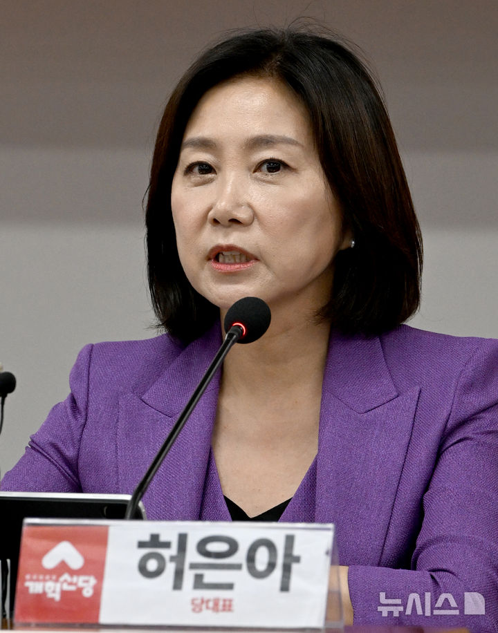 [광주=뉴시스] 김혜인 기자 = 허은아 개혁신당 대표가 22일 오전 광주시의회예결특위 회의실에서 열린 '제30차 광주 현장최고위원회의'에서 발언하고 있다. 2024.08.22. hyein0342@newsis.com