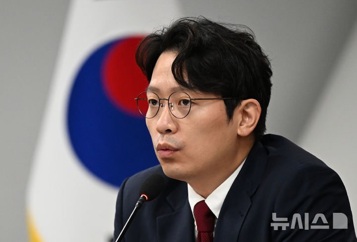 개혁신당 이기인 "김현지, 손님으로 불러놓고 '좀 알고 말씀하시죠' 면박"