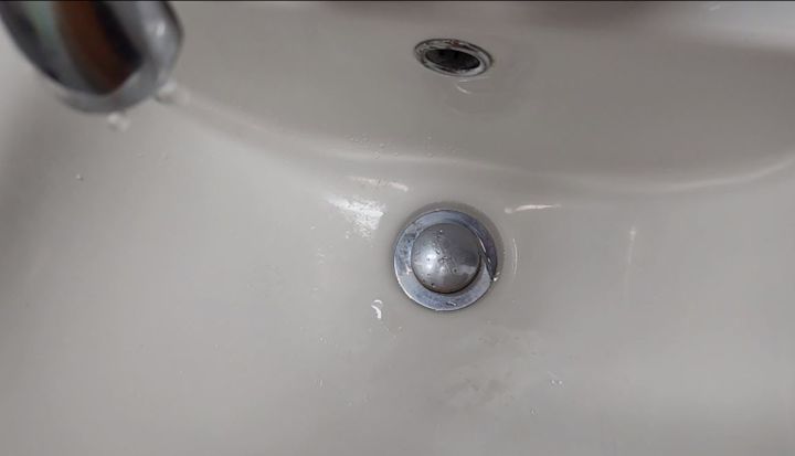 [천안=뉴시스] 충남 천안시 동남구 신방통정지구내 수돗물 공급이 중단됐다. (사진=독자 제공) 2024.8.23 photo@newsis.com *재판매 및 DB 금지