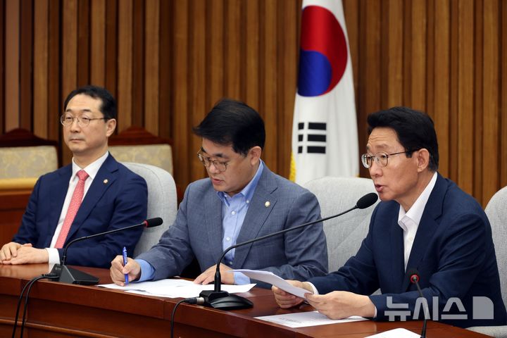 [서울=뉴시스] 조성봉 기자 = 김상훈 국민의힘 정책위의장이 지난 23일 오전 서울 여의도 국회에서 열린 원내대책회의에서 발언하고 있다. 2024.08.23. suncho21@newsis.com