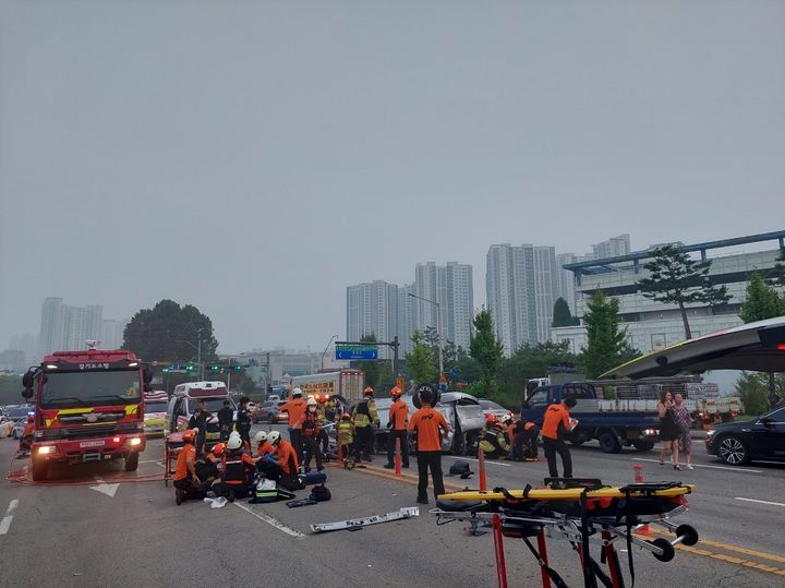 [안산=뉴시스] 사고 현장. (사진=경기도소방재난본부 제공) 2024.08.24. photo@newsis.com *재판매 및 DB 금지